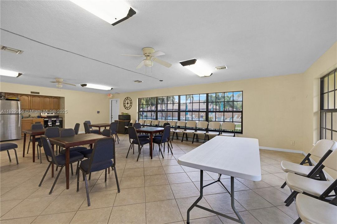 Vendido Recientemente: $389,000 (3 camas, 2 baños, 1823 Pies cuadrados)