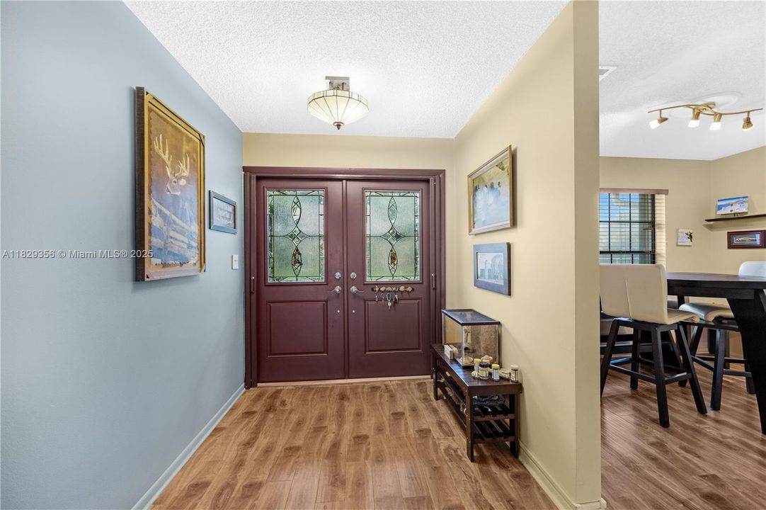 Vendido Recientemente: $389,000 (3 camas, 2 baños, 1823 Pies cuadrados)