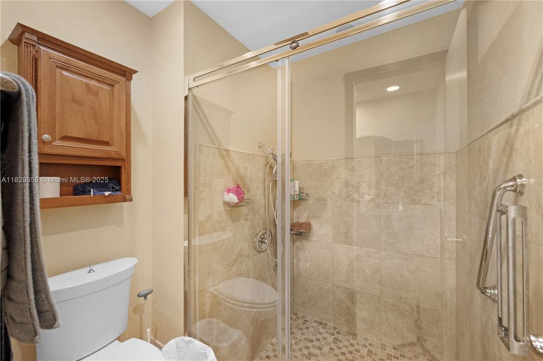 Vendido Recientemente: $389,000 (3 camas, 2 baños, 1823 Pies cuadrados)