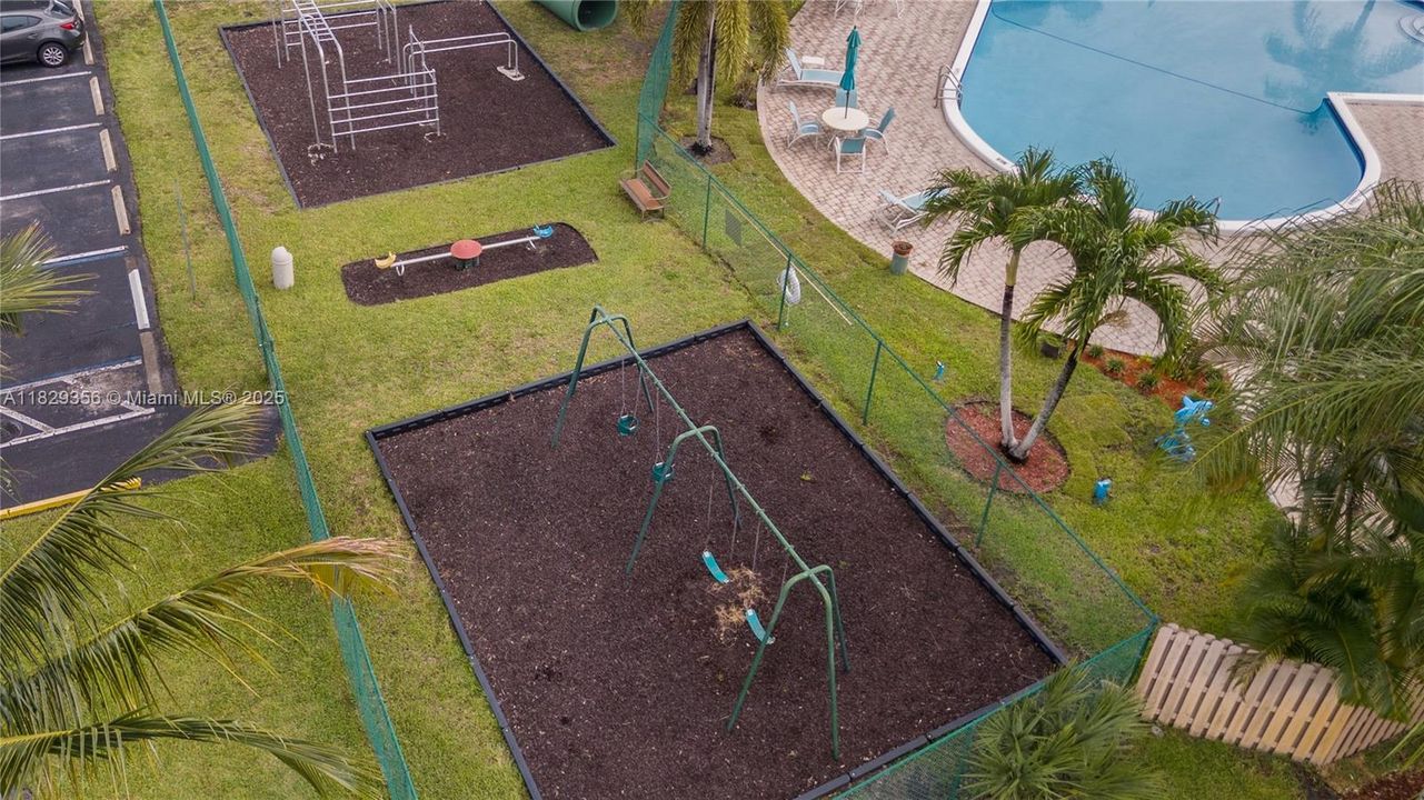 Vendido Recientemente: $389,000 (3 camas, 2 baños, 1823 Pies cuadrados)