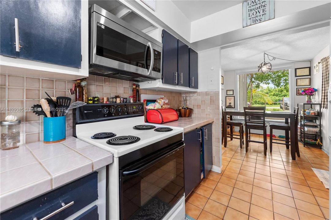 En Venta: $625,000 (3 camas, 3 baños, 1564 Pies cuadrados)