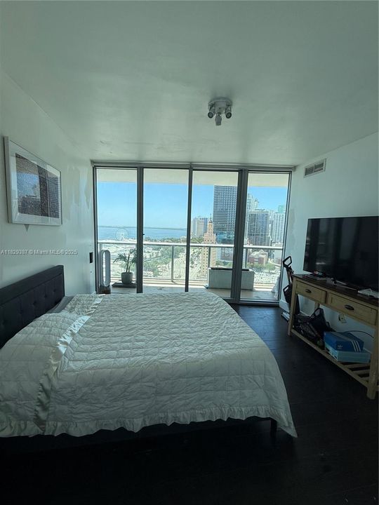 Activo con contrato: $650,000 (2 camas, 2 baños, 1315 Pies cuadrados)