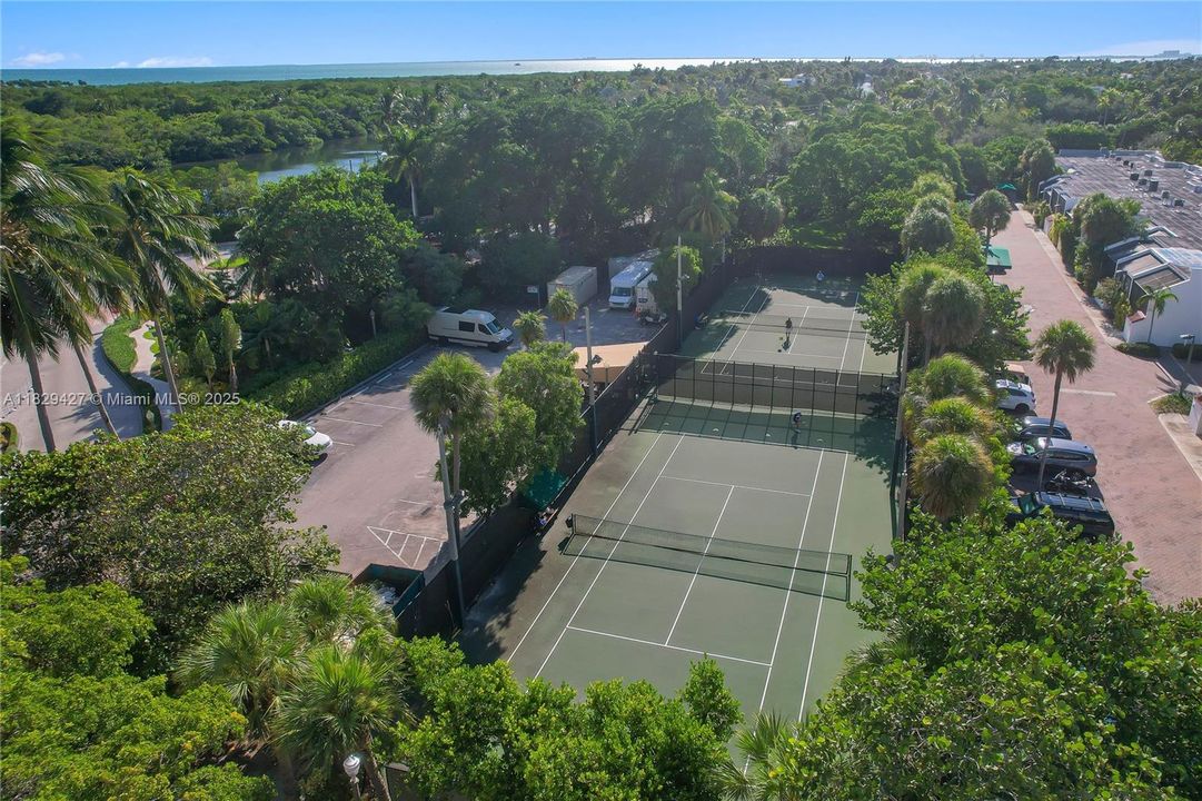 待售: $1,375,000 (2 贝兹, 2 浴室, 1782 平方英尺)