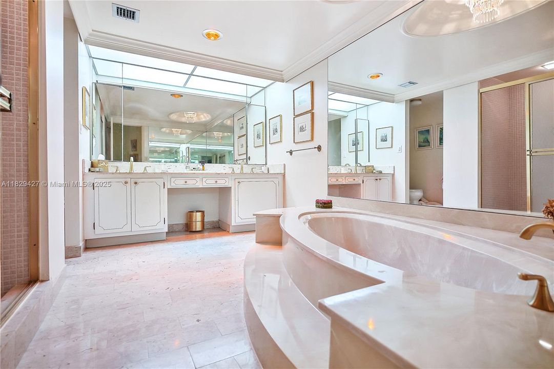 待售: $1,375,000 (2 贝兹, 2 浴室, 1782 平方英尺)