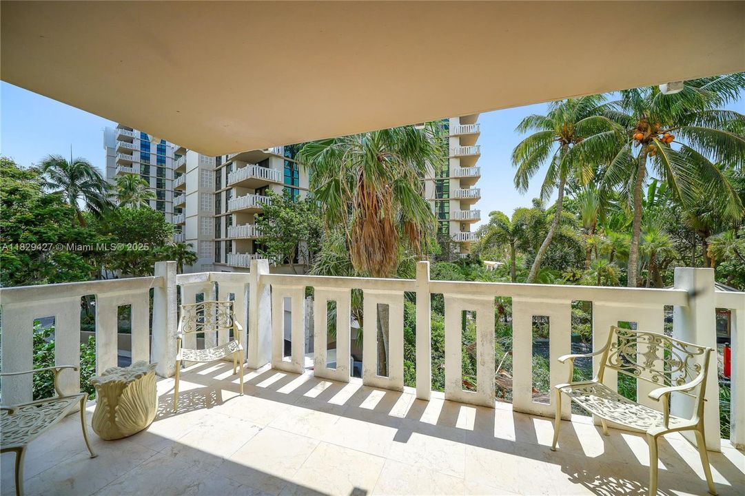 待售: $1,375,000 (2 贝兹, 2 浴室, 1782 平方英尺)