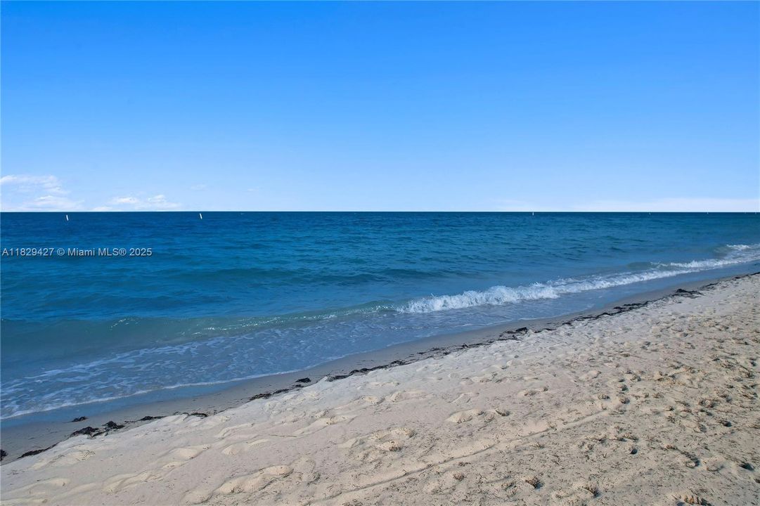 Beach in the back of the condominium