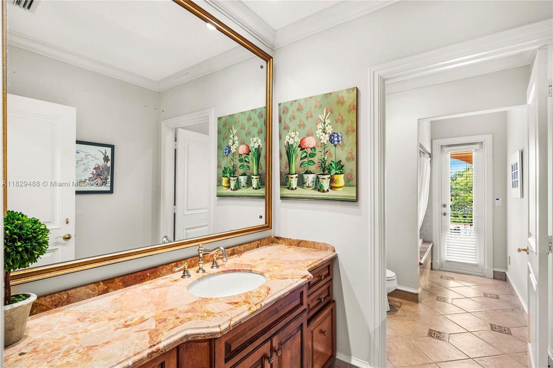 Recently Sold: $9,995,000 (5 beds, 4 baths, 3718 Square Feet)
