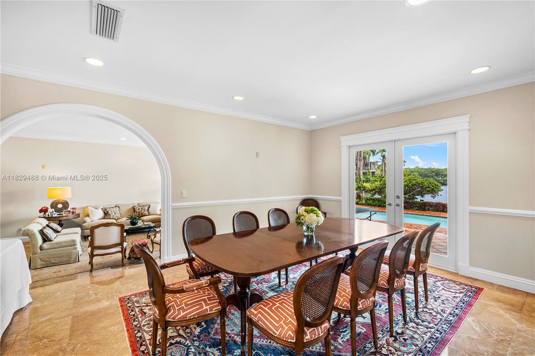 Recently Sold: $9,995,000 (5 beds, 4 baths, 3718 Square Feet)
