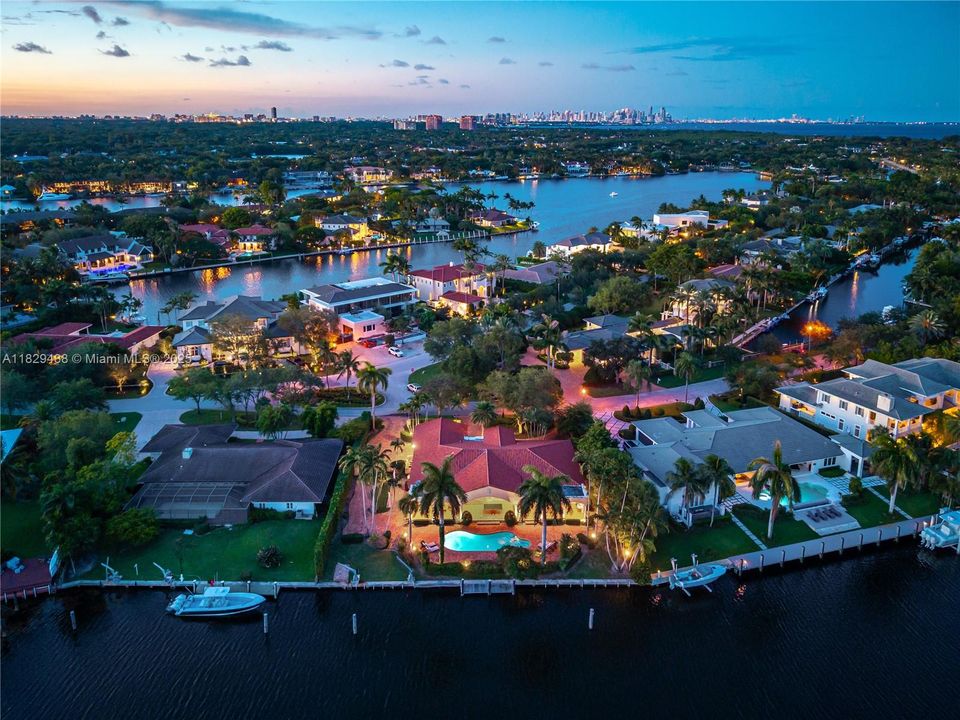 Recently Sold: $9,995,000 (5 beds, 4 baths, 3718 Square Feet)