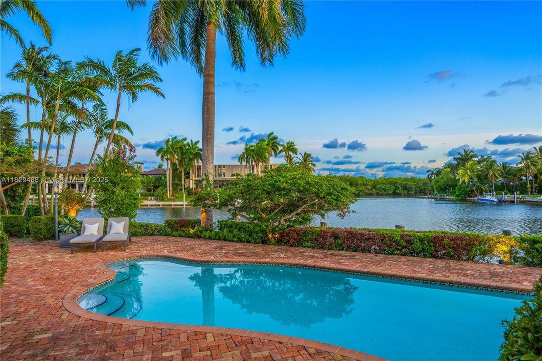 Recently Sold: $9,995,000 (5 beds, 4 baths, 3718 Square Feet)