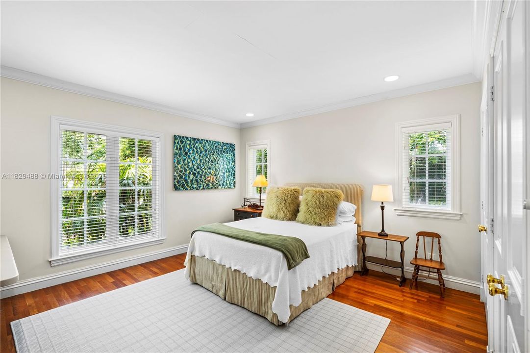 Recently Sold: $9,995,000 (5 beds, 4 baths, 3718 Square Feet)