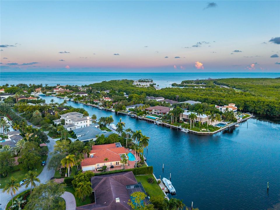 Recently Sold: $9,995,000 (5 beds, 4 baths, 3718 Square Feet)