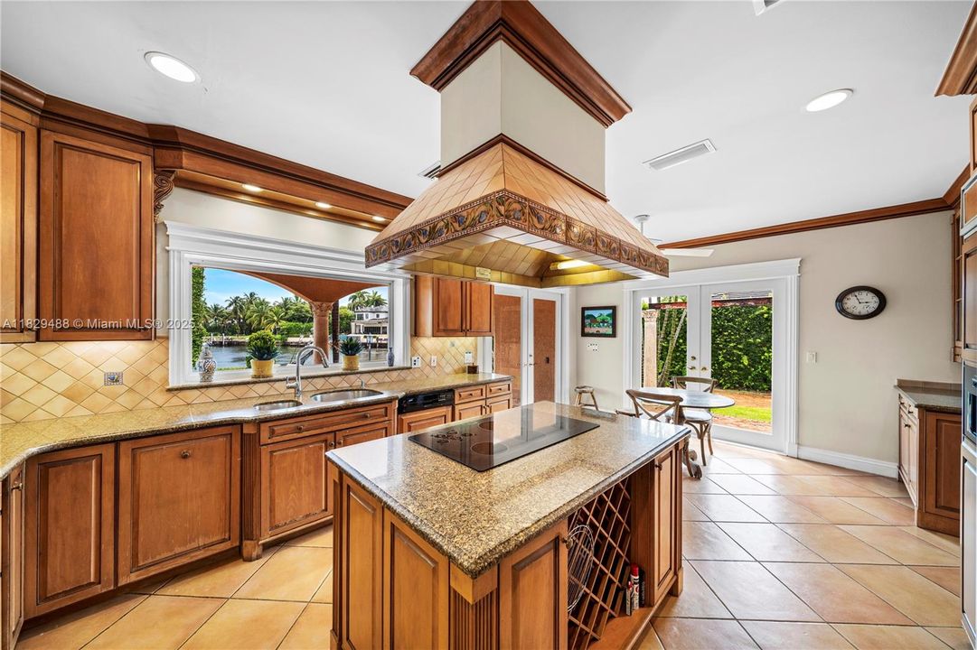 Recently Sold: $9,995,000 (5 beds, 4 baths, 3718 Square Feet)