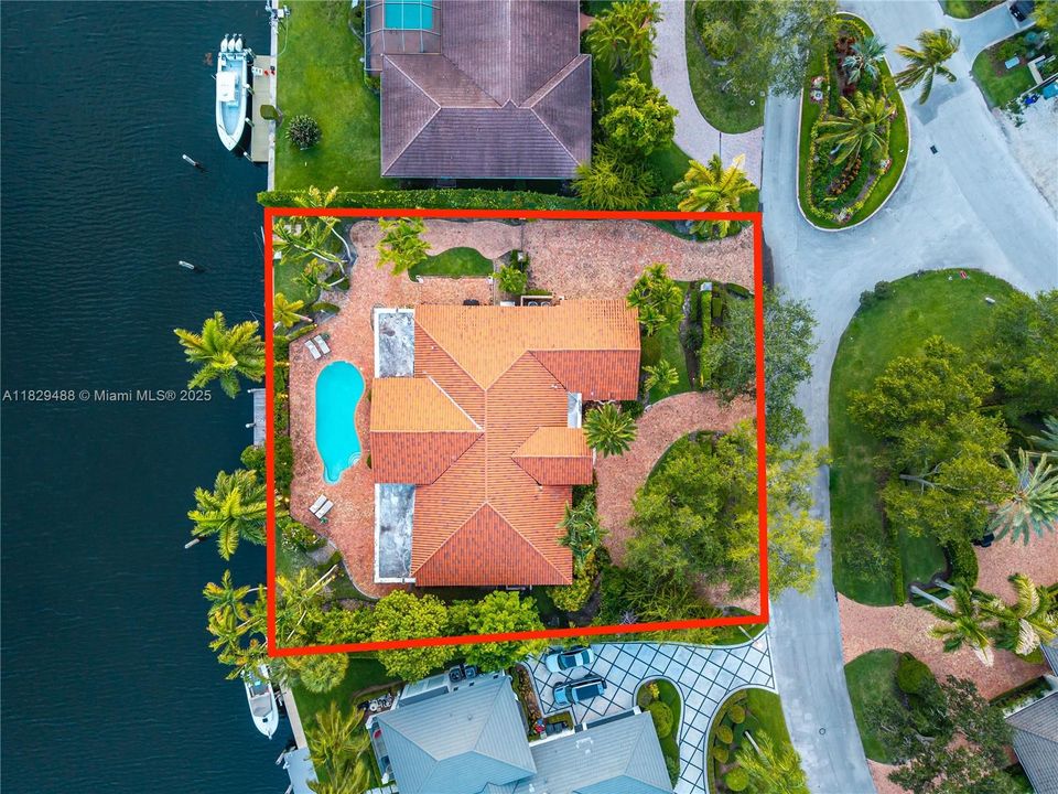 Recently Sold: $9,995,000 (5 beds, 4 baths, 3718 Square Feet)