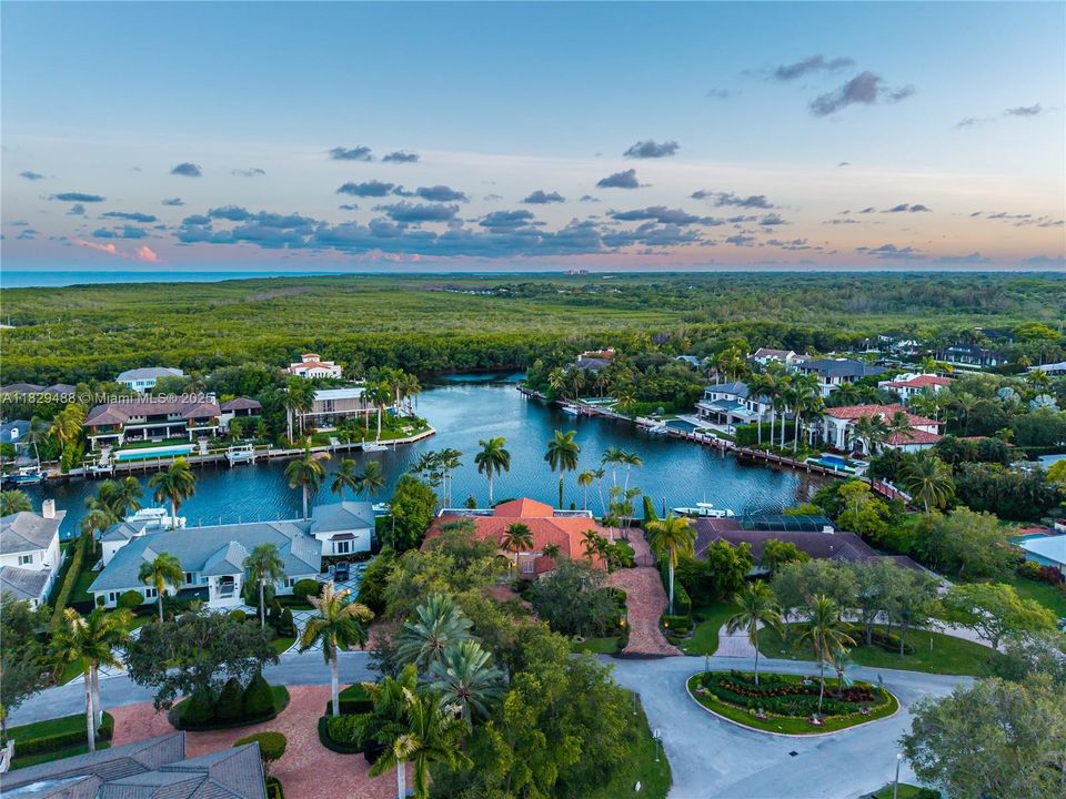 Recently Sold: $9,995,000 (5 beds, 4 baths, 3718 Square Feet)