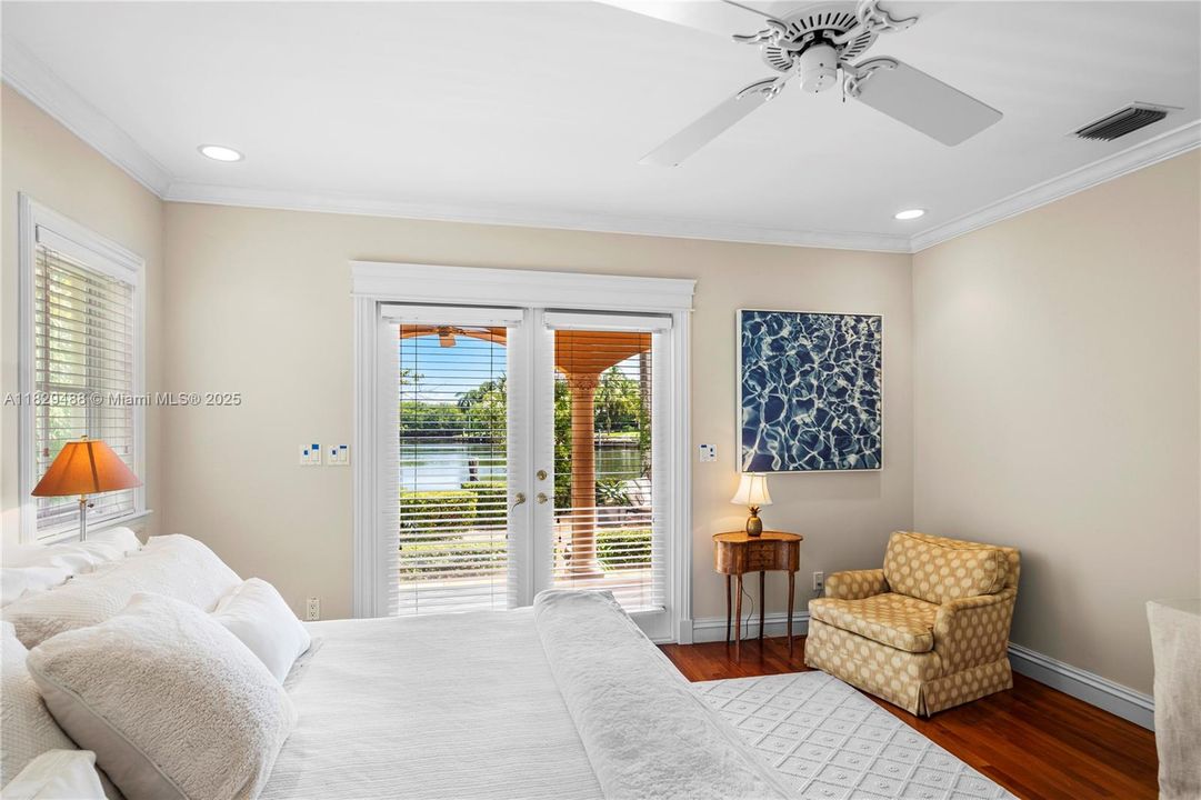 Recently Sold: $9,995,000 (5 beds, 4 baths, 3718 Square Feet)