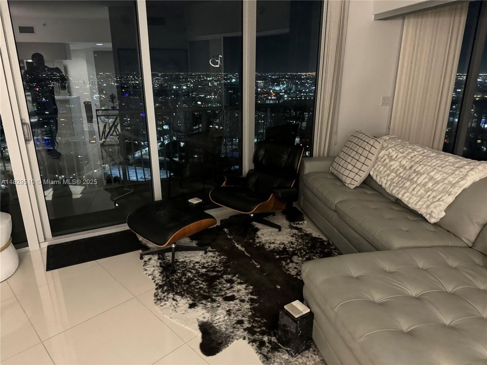 En Venta: $625,000 (2 camas, 2 baños, 1048 Pies cuadrados)