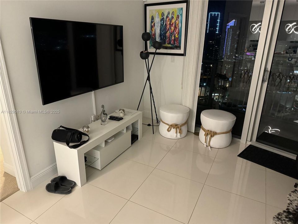 En Venta: $625,000 (2 camas, 2 baños, 1048 Pies cuadrados)