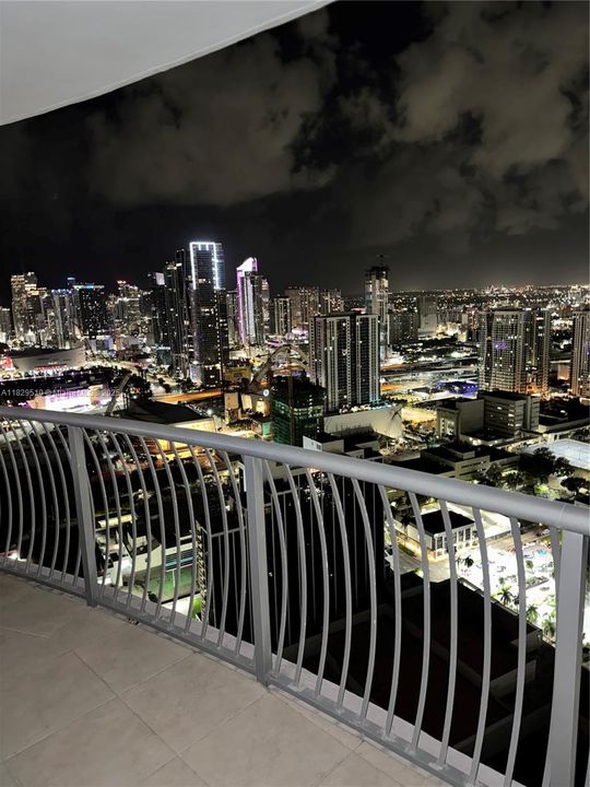 En Venta: $625,000 (2 camas, 2 baños, 1048 Pies cuadrados)