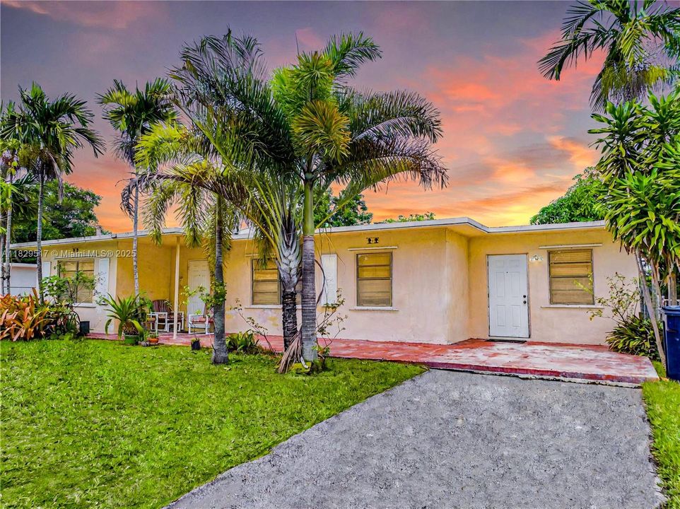 Недавно продано: $420,000 (2 спален, 1 ванн, 1202 Квадратных фут)