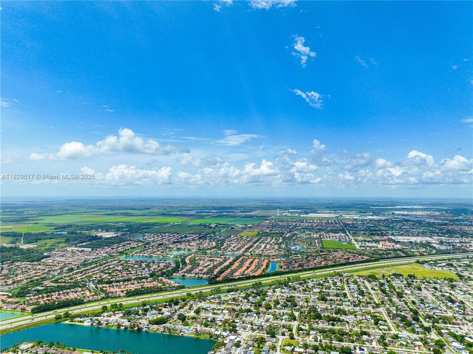 Недавно продано: $420,000 (2 спален, 1 ванн, 1202 Квадратных фут)