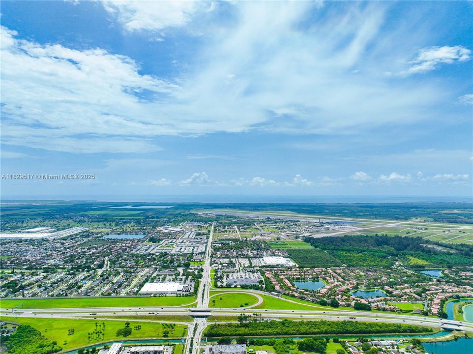 Недавно продано: $420,000 (2 спален, 1 ванн, 1202 Квадратных фут)