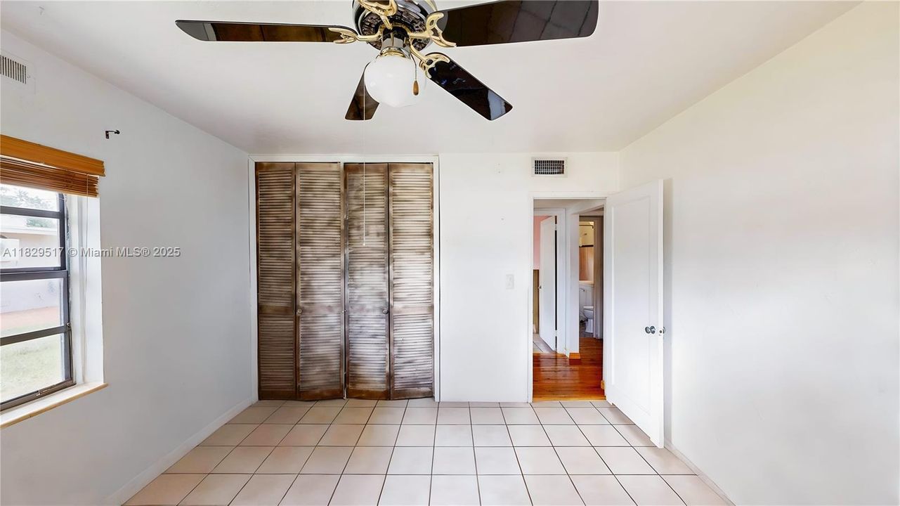 Недавно продано: $420,000 (2 спален, 1 ванн, 1202 Квадратных фут)