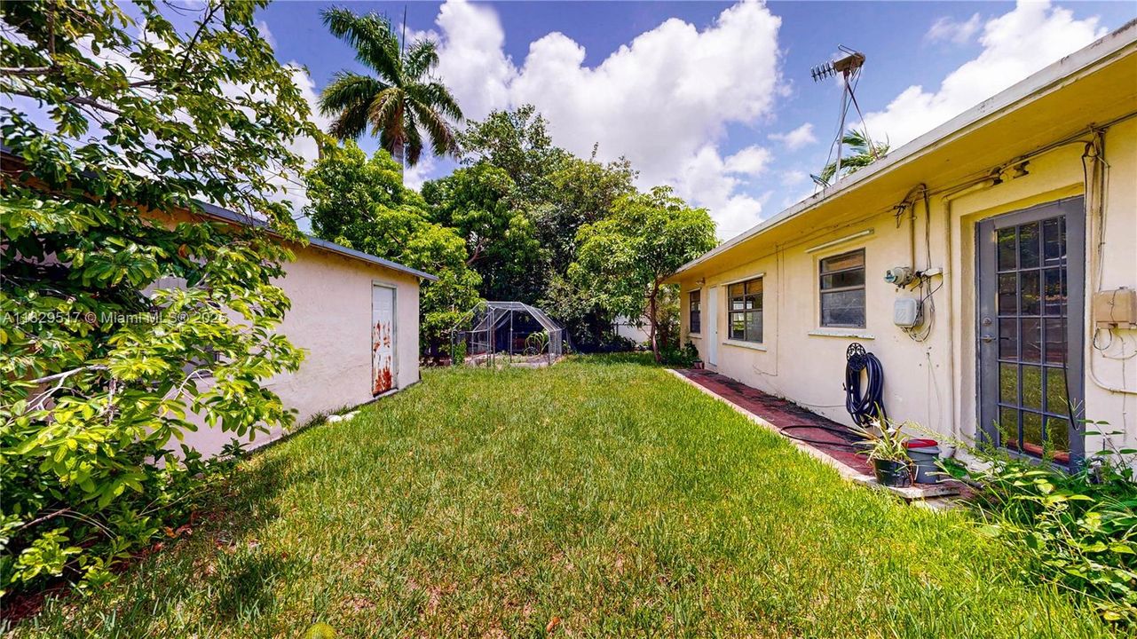 Недавно продано: $420,000 (2 спален, 1 ванн, 1202 Квадратных фут)