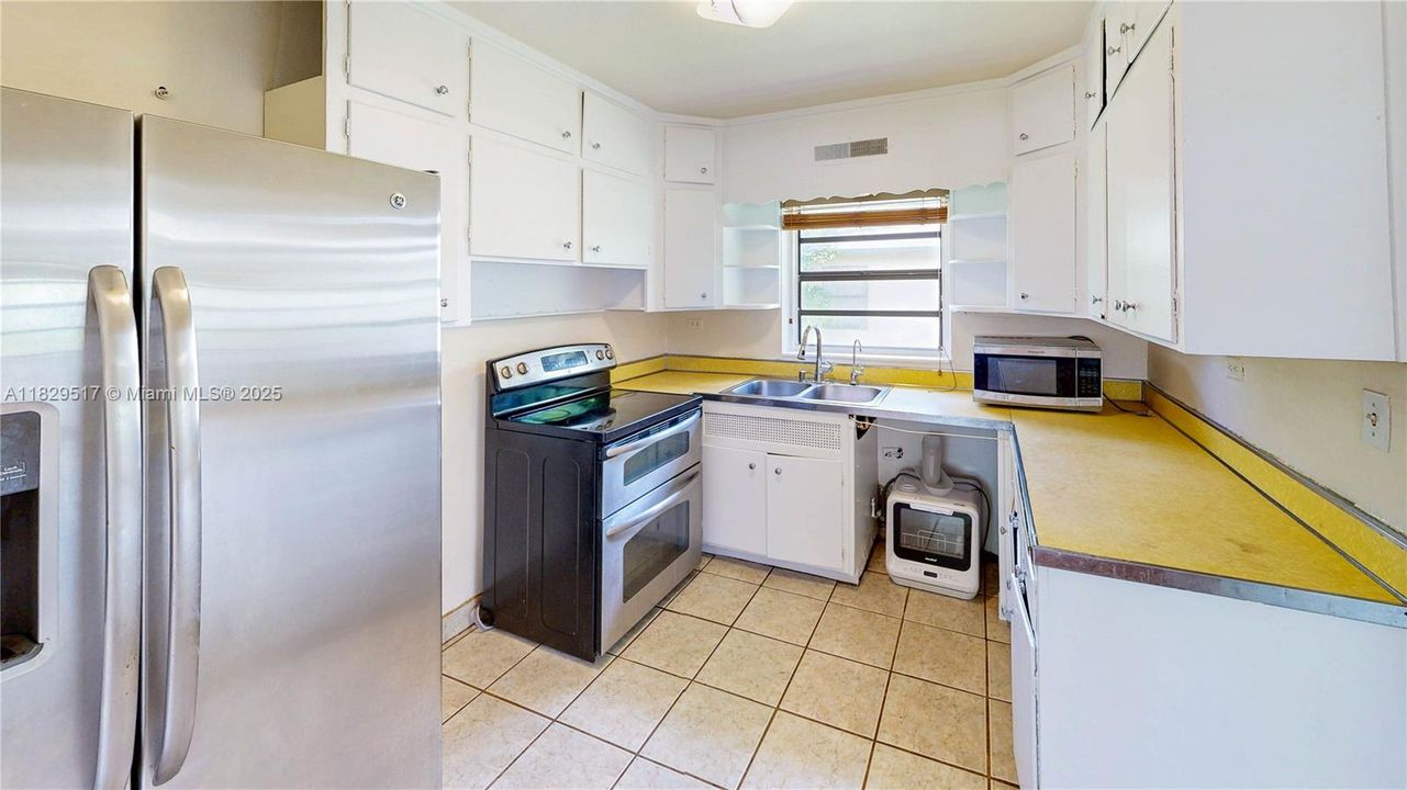 Недавно продано: $420,000 (2 спален, 1 ванн, 1202 Квадратных фут)