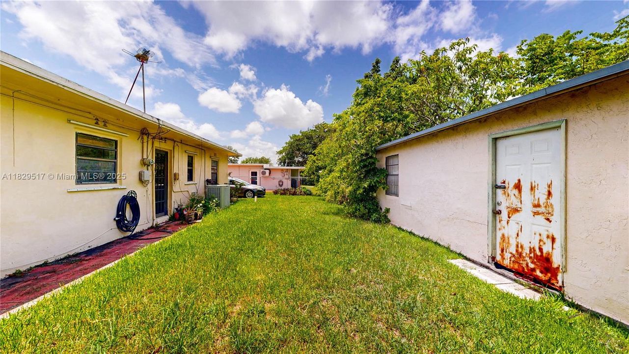 Недавно продано: $420,000 (2 спален, 1 ванн, 1202 Квадратных фут)