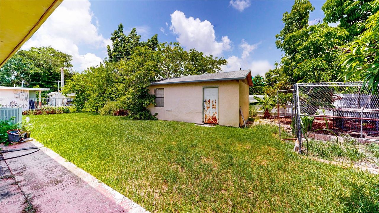 Недавно продано: $420,000 (2 спален, 1 ванн, 1202 Квадратных фут)