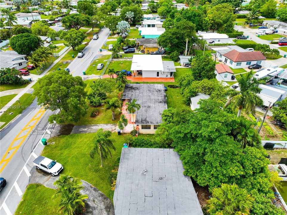 Недавно продано: $420,000 (2 спален, 1 ванн, 1202 Квадратных фут)