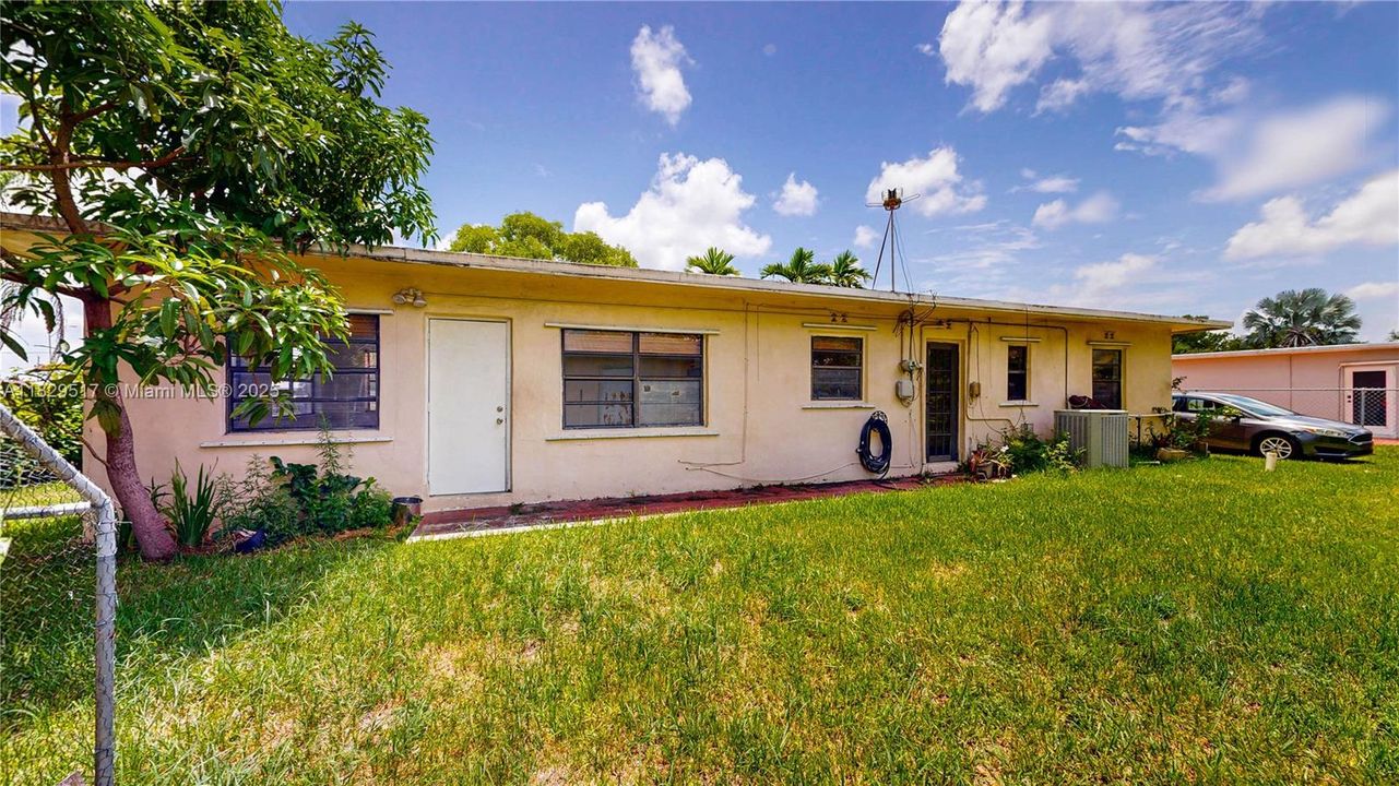 Недавно продано: $420,000 (2 спален, 1 ванн, 1202 Квадратных фут)