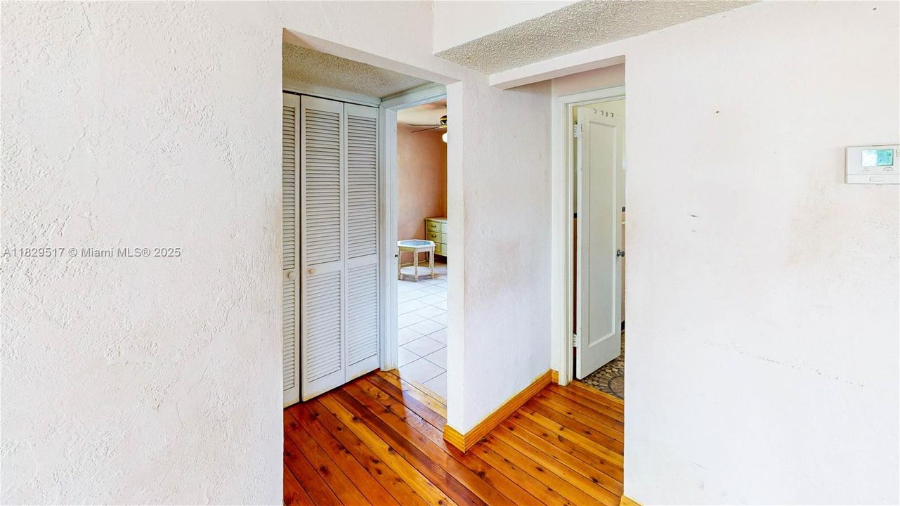 Недавно продано: $420,000 (2 спален, 1 ванн, 1202 Квадратных фут)