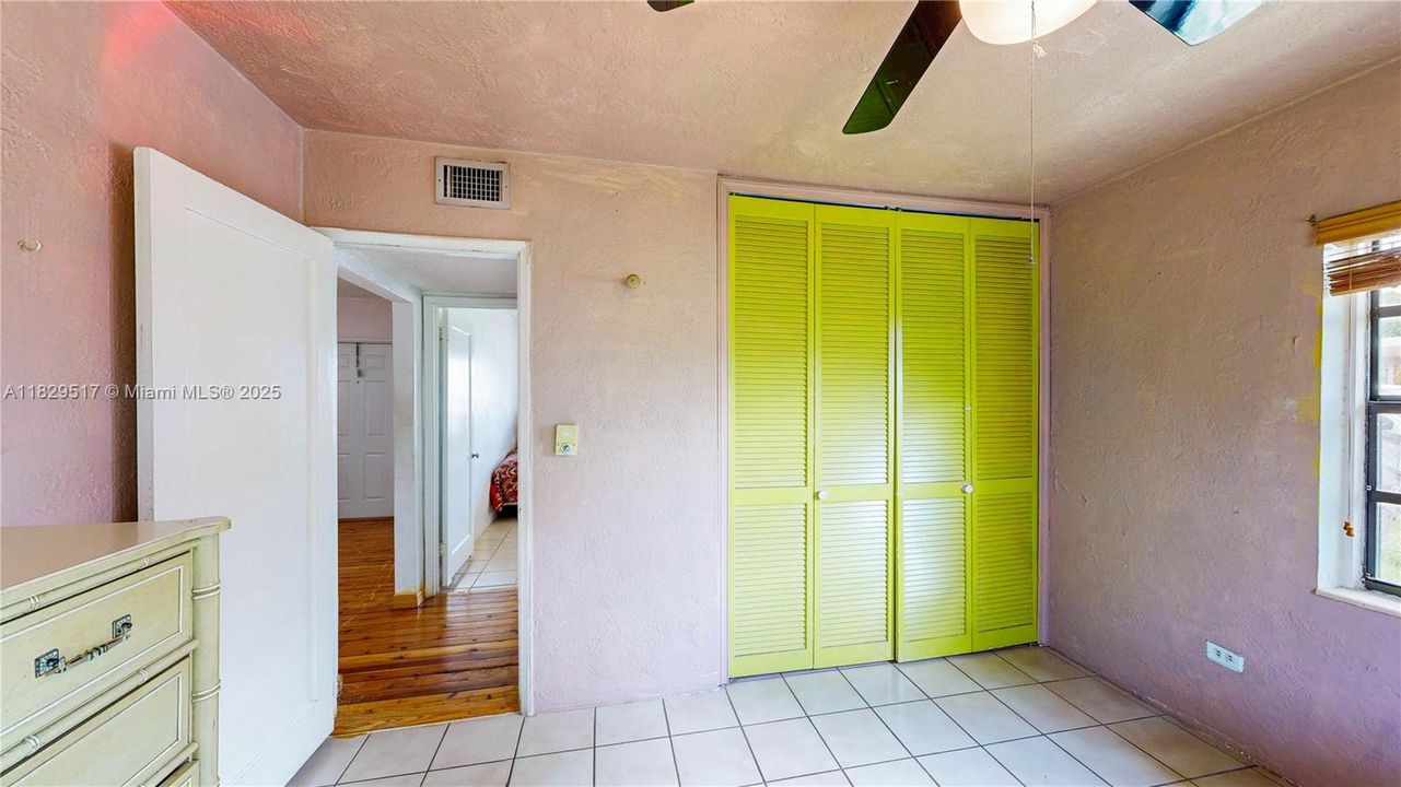 Недавно продано: $420,000 (2 спален, 1 ванн, 1202 Квадратных фут)