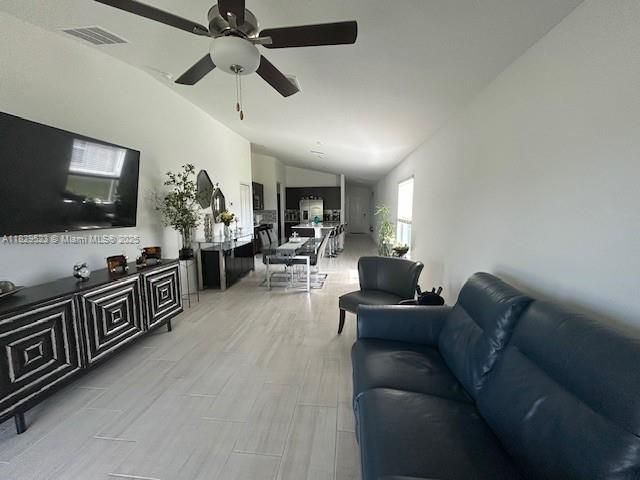 最近售出: $320,000 (3 贝兹, 2 浴室, 1451 平方英尺)