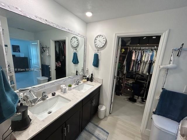 最近售出: $320,000 (3 贝兹, 2 浴室, 1451 平方英尺)