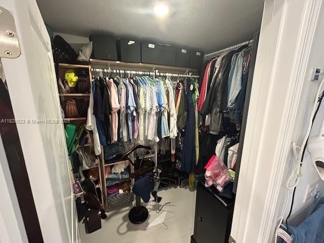 最近售出: $320,000 (3 贝兹, 2 浴室, 1451 平方英尺)