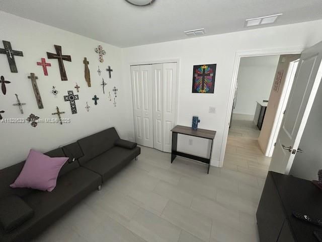 最近售出: $320,000 (3 贝兹, 2 浴室, 1451 平方英尺)