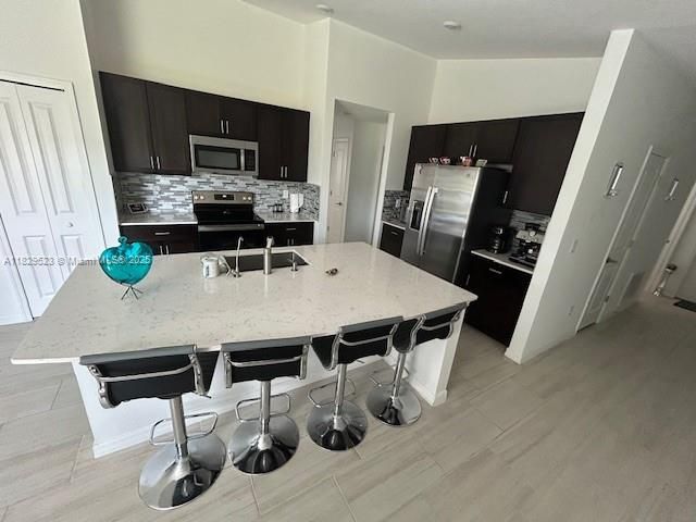 最近售出: $320,000 (3 贝兹, 2 浴室, 1451 平方英尺)