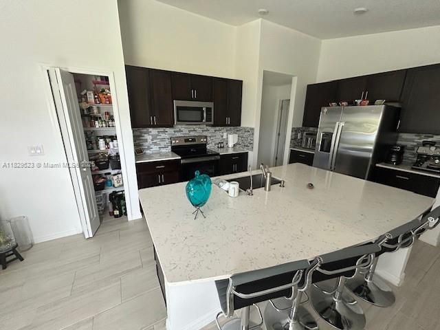 最近售出: $320,000 (3 贝兹, 2 浴室, 1451 平方英尺)