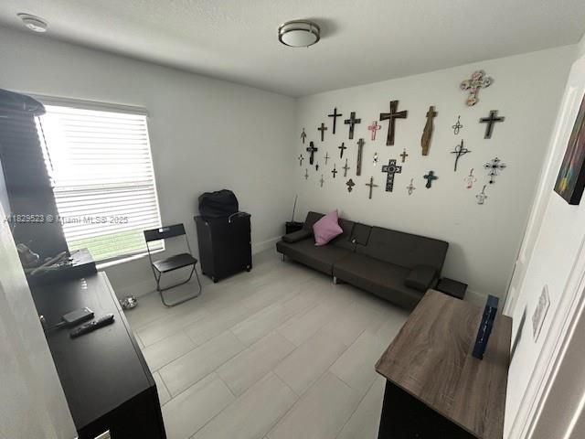 最近售出: $320,000 (3 贝兹, 2 浴室, 1451 平方英尺)