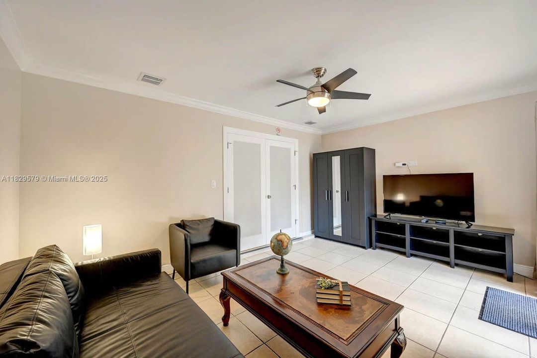 En Renta: $8,500 (5 camas, 3 baños, 1880 Pies cuadrados)