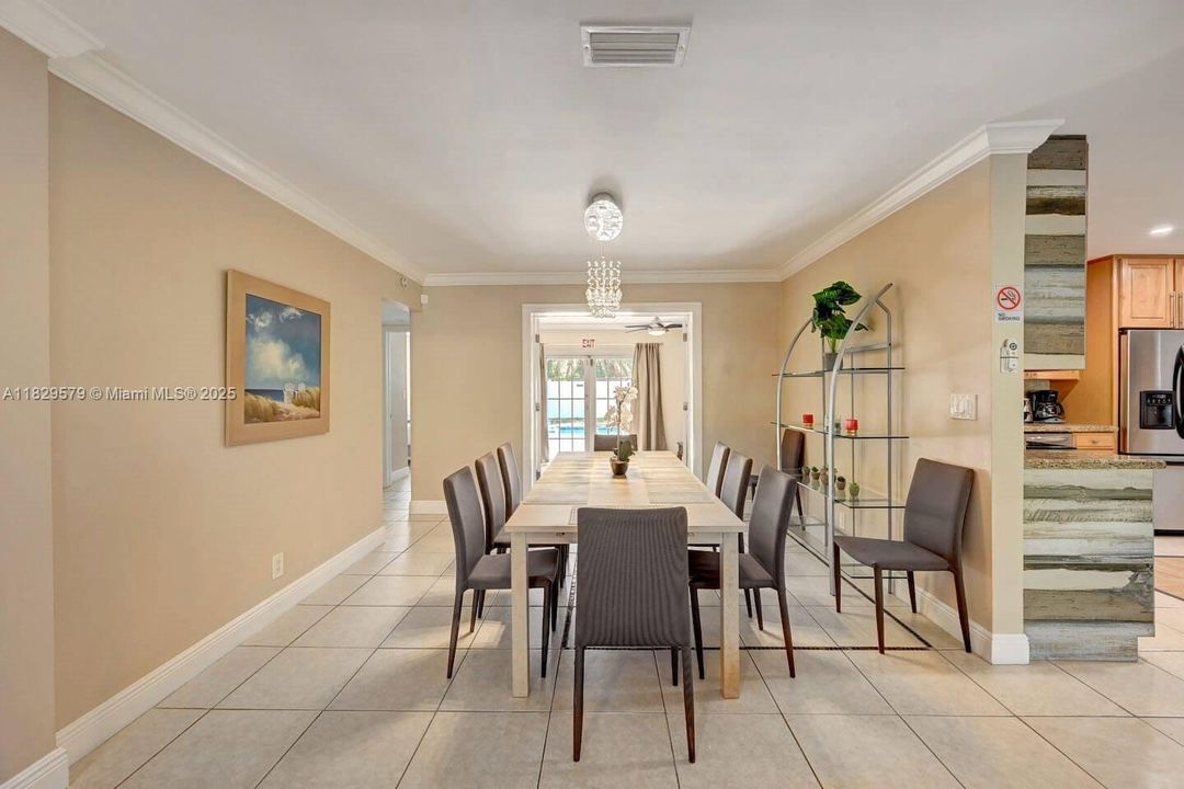 En Renta: $8,500 (5 camas, 3 baños, 1880 Pies cuadrados)