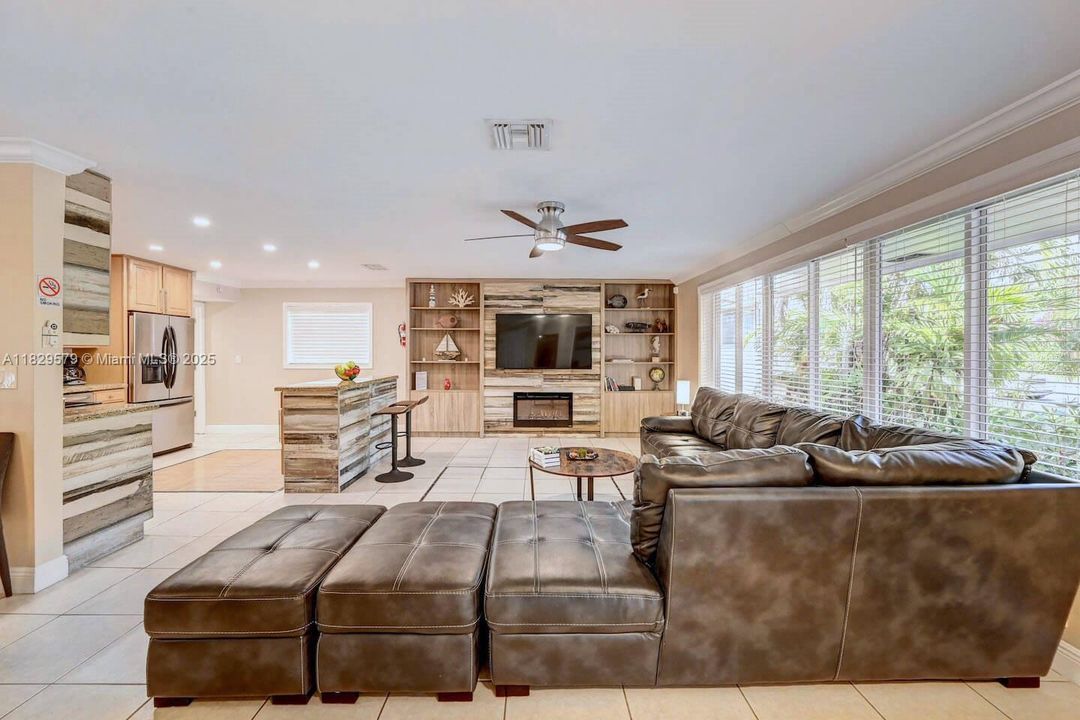 En Renta: $8,500 (5 camas, 3 baños, 1880 Pies cuadrados)