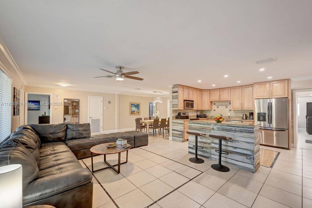 En Renta: $8,500 (5 camas, 3 baños, 1880 Pies cuadrados)