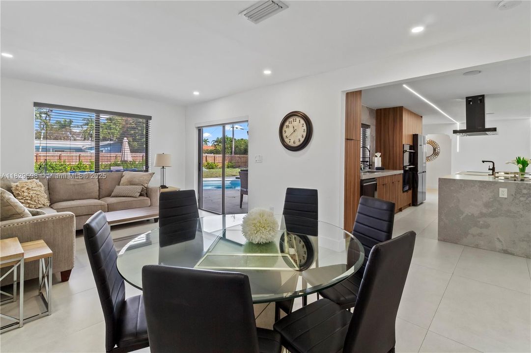 Recently Sold: $925,000 (3 beds, 2 baths, 1802 Square Feet)