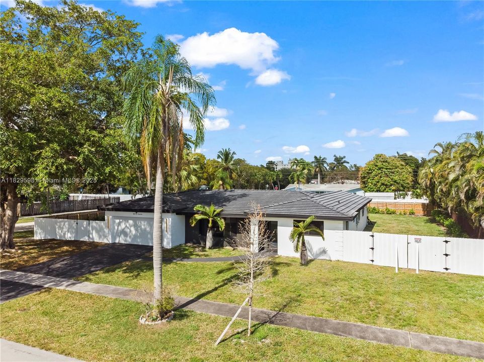 Recently Sold: $925,000 (3 beds, 2 baths, 1802 Square Feet)