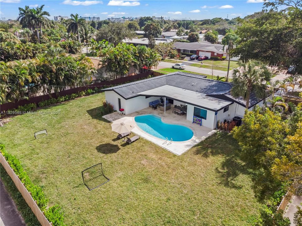 Recently Sold: $925,000 (3 beds, 2 baths, 1802 Square Feet)