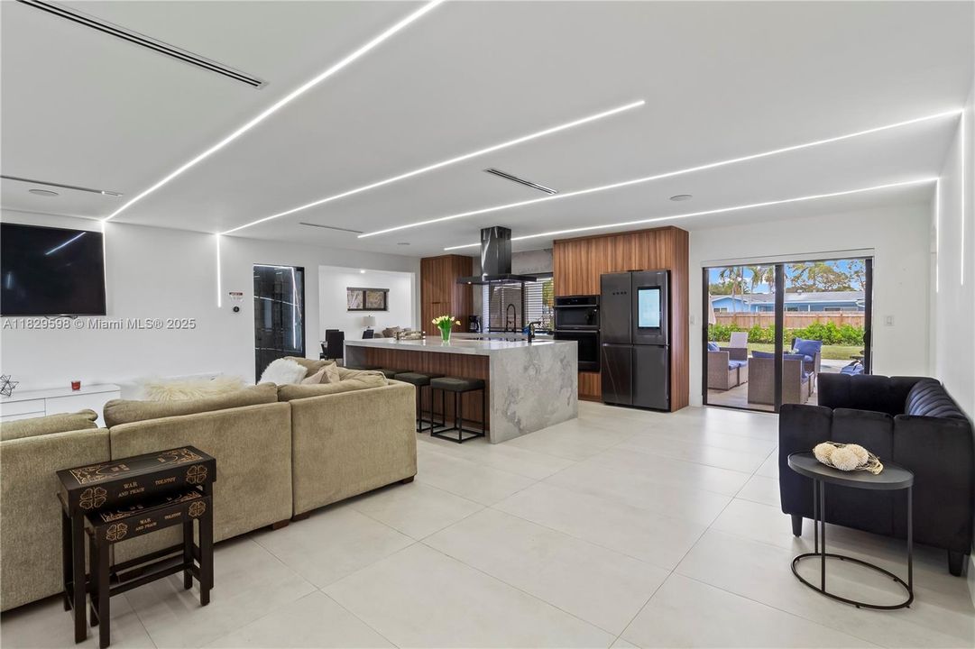 Recently Sold: $925,000 (3 beds, 2 baths, 1802 Square Feet)